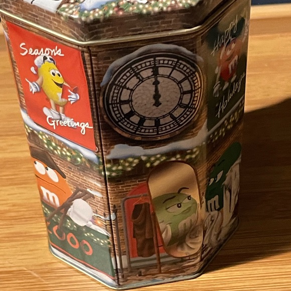 Vintage M&Ms Tin Christmas Village Clock Tower 2000 - Picture 7 of 10